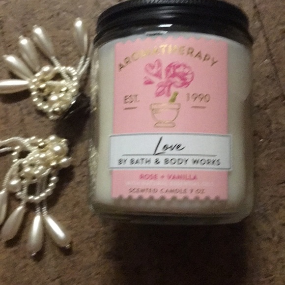 Bath & Body Works 💖💖LOVE💖💖Candle